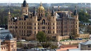 Schwerin  Ein Rundgang durch das Schloss The castle of Schwerin [upl. by Ydorb]